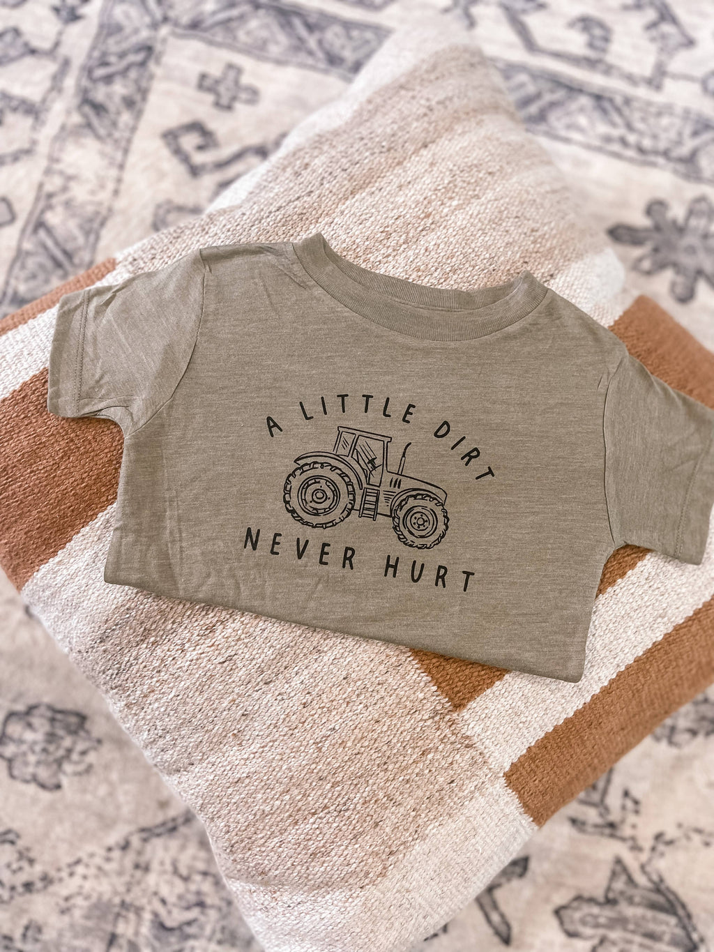 A little Dirt Never Hurt Tee | Green