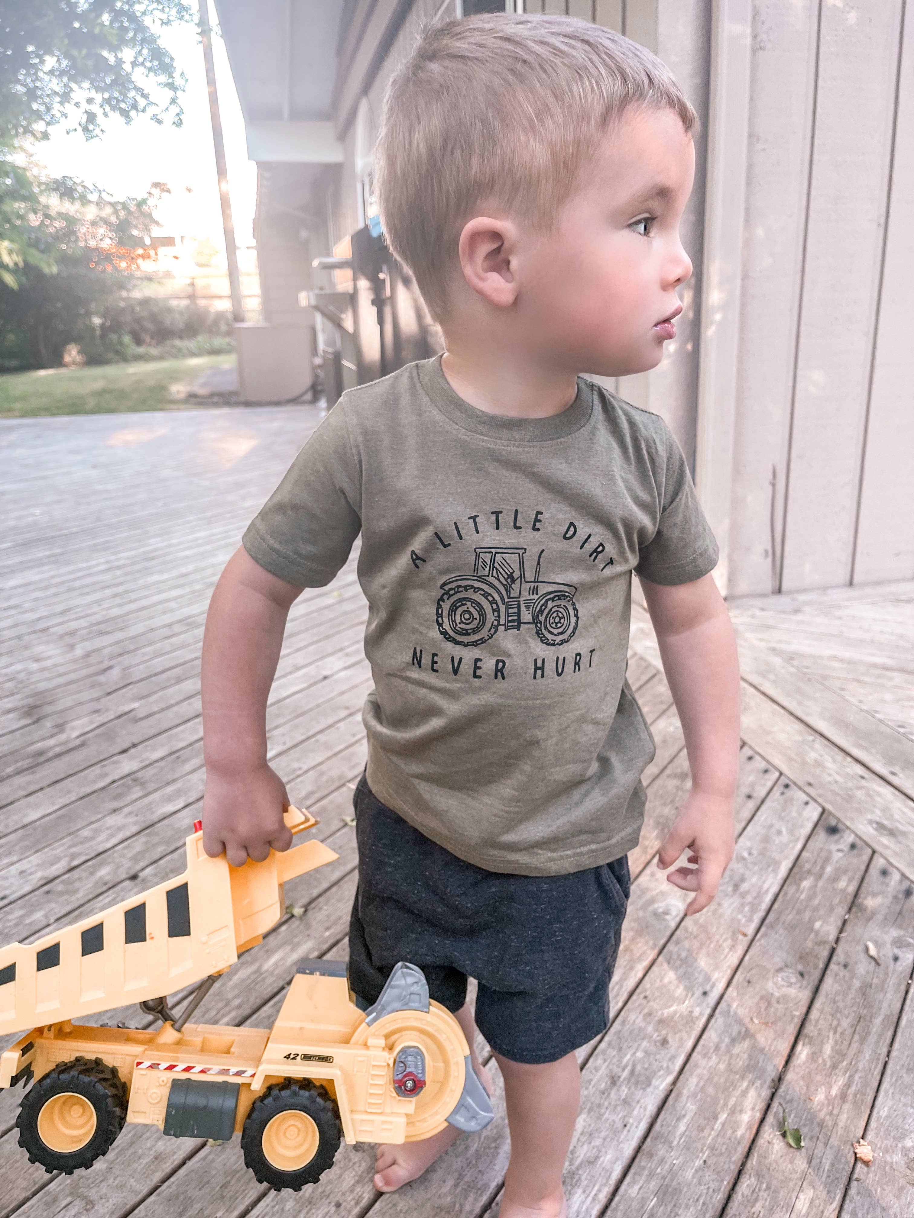 A little Dirt Never Hurt Tee | Green